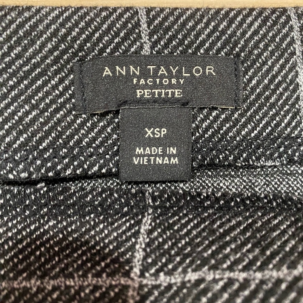 Ann Taylor Factory Dark Gray White Grid Pencil Skirt Women’s Size XS Petite - Picture 3 of 12